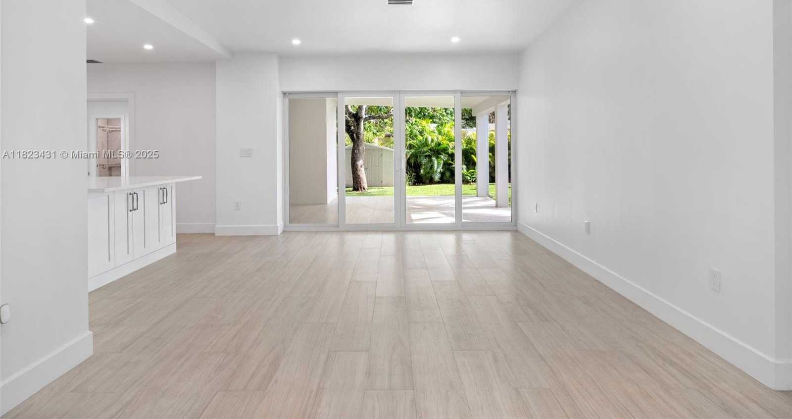 Small Image of 1617 WASHINGTON ST, Hollywood Number 4