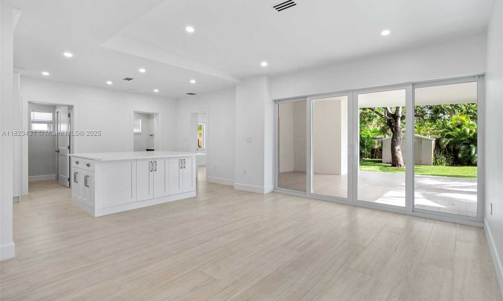 Small Image of 1617 WASHINGTON ST, Hollywood Number 5