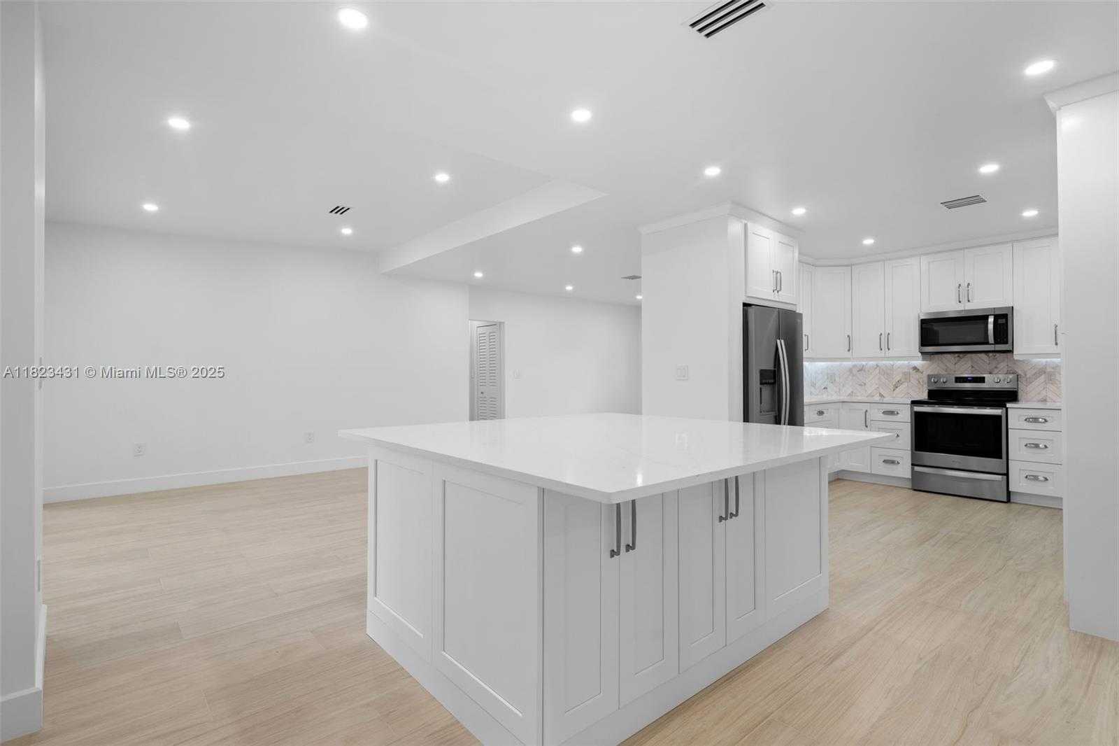 Small Image of 1617 WASHINGTON ST, Hollywood Number 7