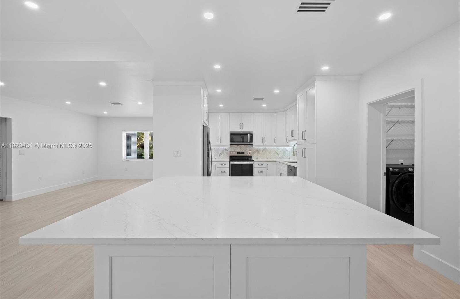 Small Image of 1617 WASHINGTON ST, Hollywood Number 8