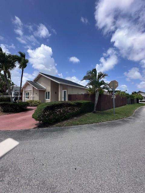 Small Image of 641 SOUTH WEST 99TH PL, Miami Number 2