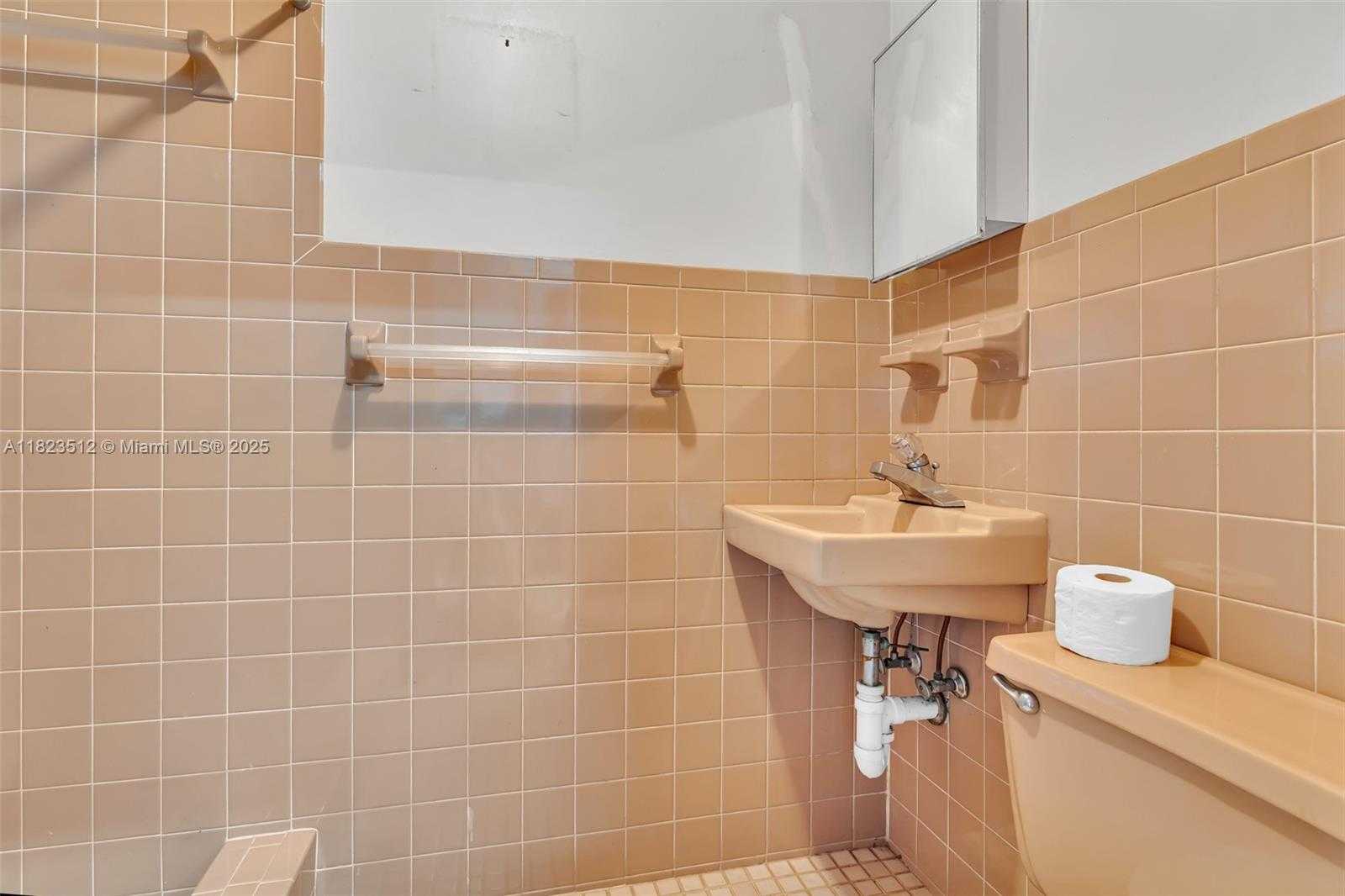 Small Image of 7500 POLK ST, Hollywood Number 12