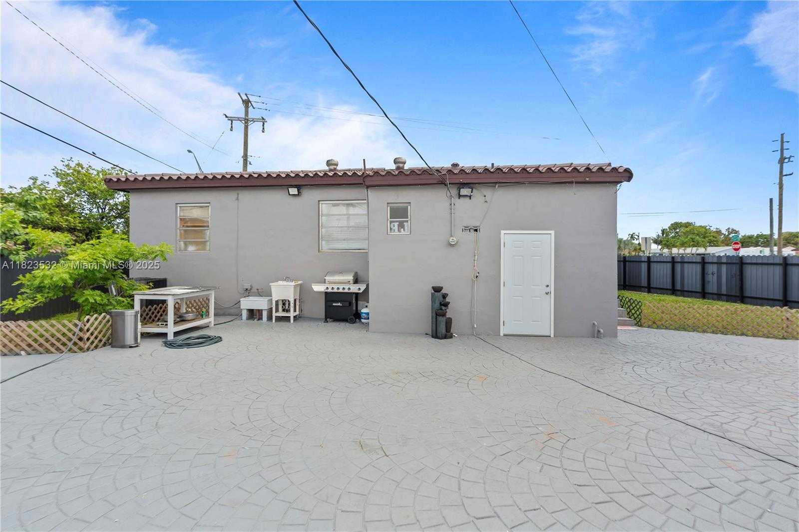 Small Image of 6474 PALM AVE, Hialeah Number 13