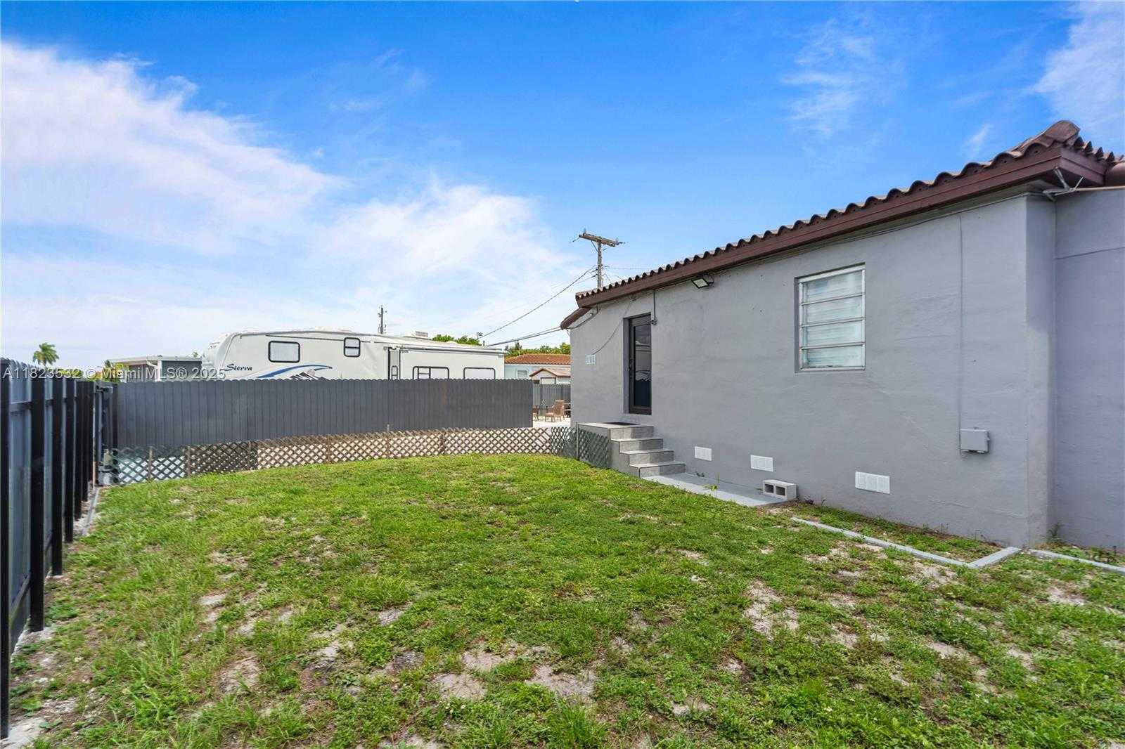 Small Image of 6474 PALM AVE, Hialeah Number 15