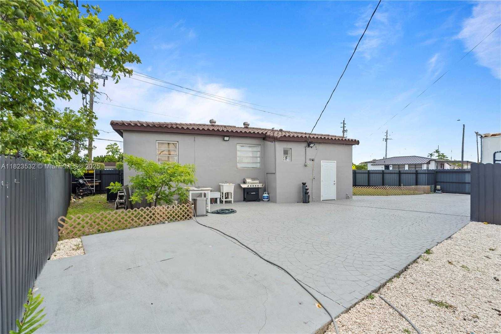 Small Image of 6474 PALM AVE, Hialeah Number 17