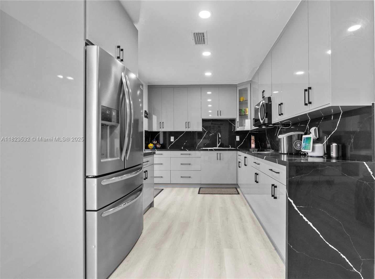 Small Image of 6474 PALM AVE, Hialeah Number 2