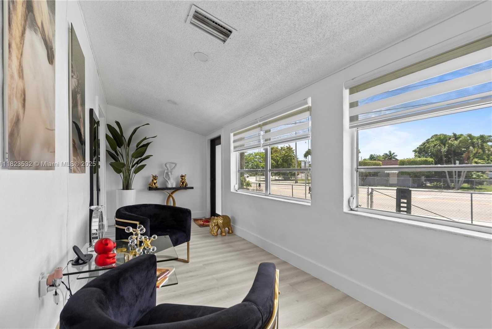 Small Image of 6474 PALM AVE, Hialeah Number 26