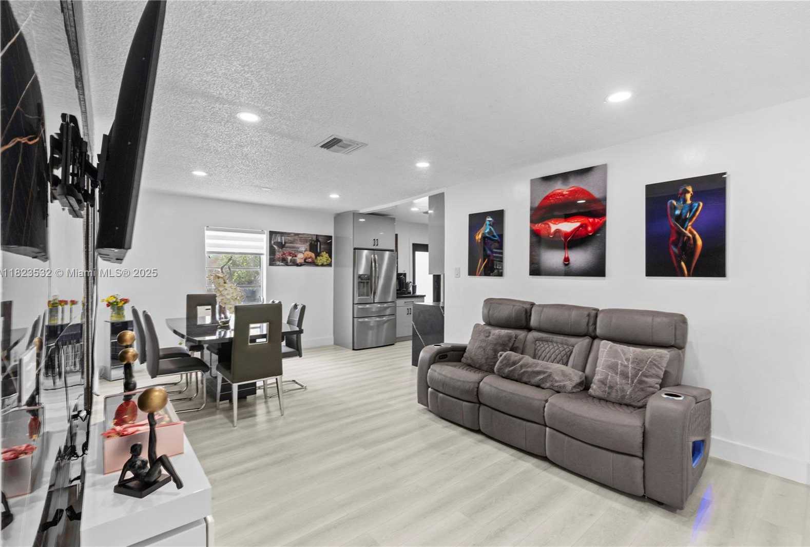 Small Image of 6474 PALM AVE, Hialeah Number 27