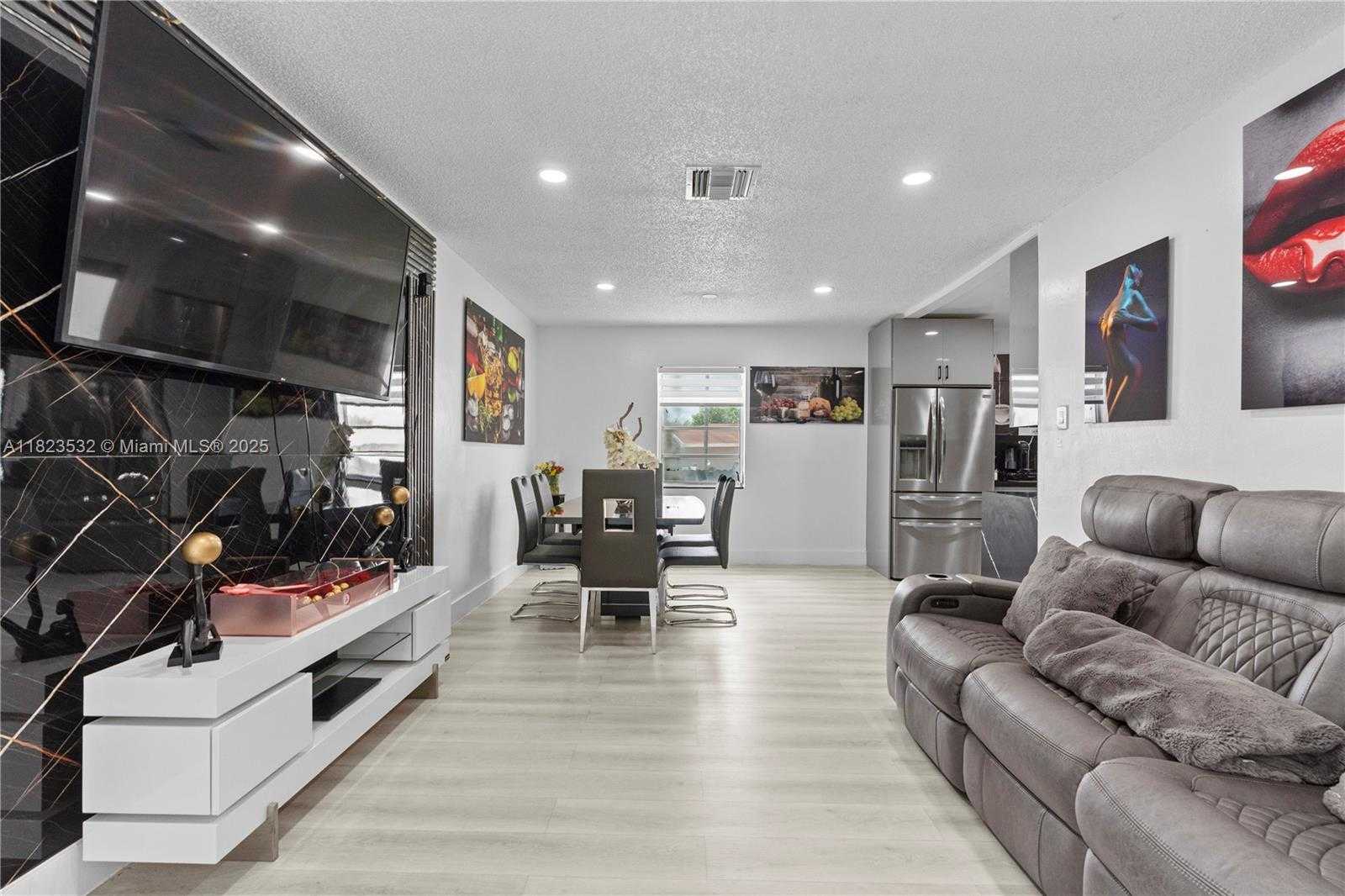 Small Image of 6474 PALM AVE, Hialeah Number 28