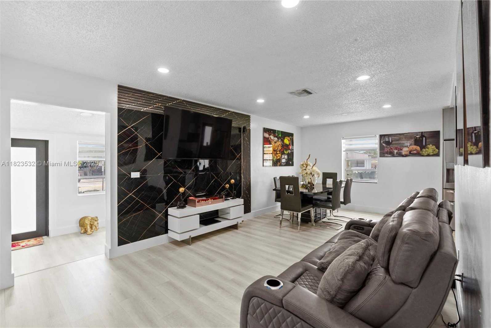 Small Image of 6474 PALM AVE, Hialeah Number 29