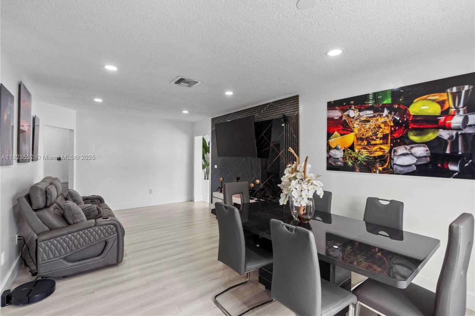 Small Image of 6474 PALM AVE, Hialeah Number 32