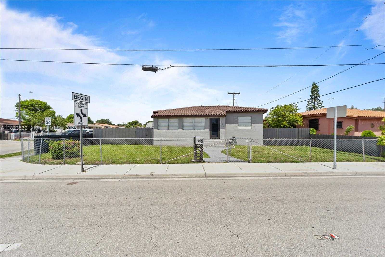 Small Image of 6474 PALM AVE, Hialeah Number 4