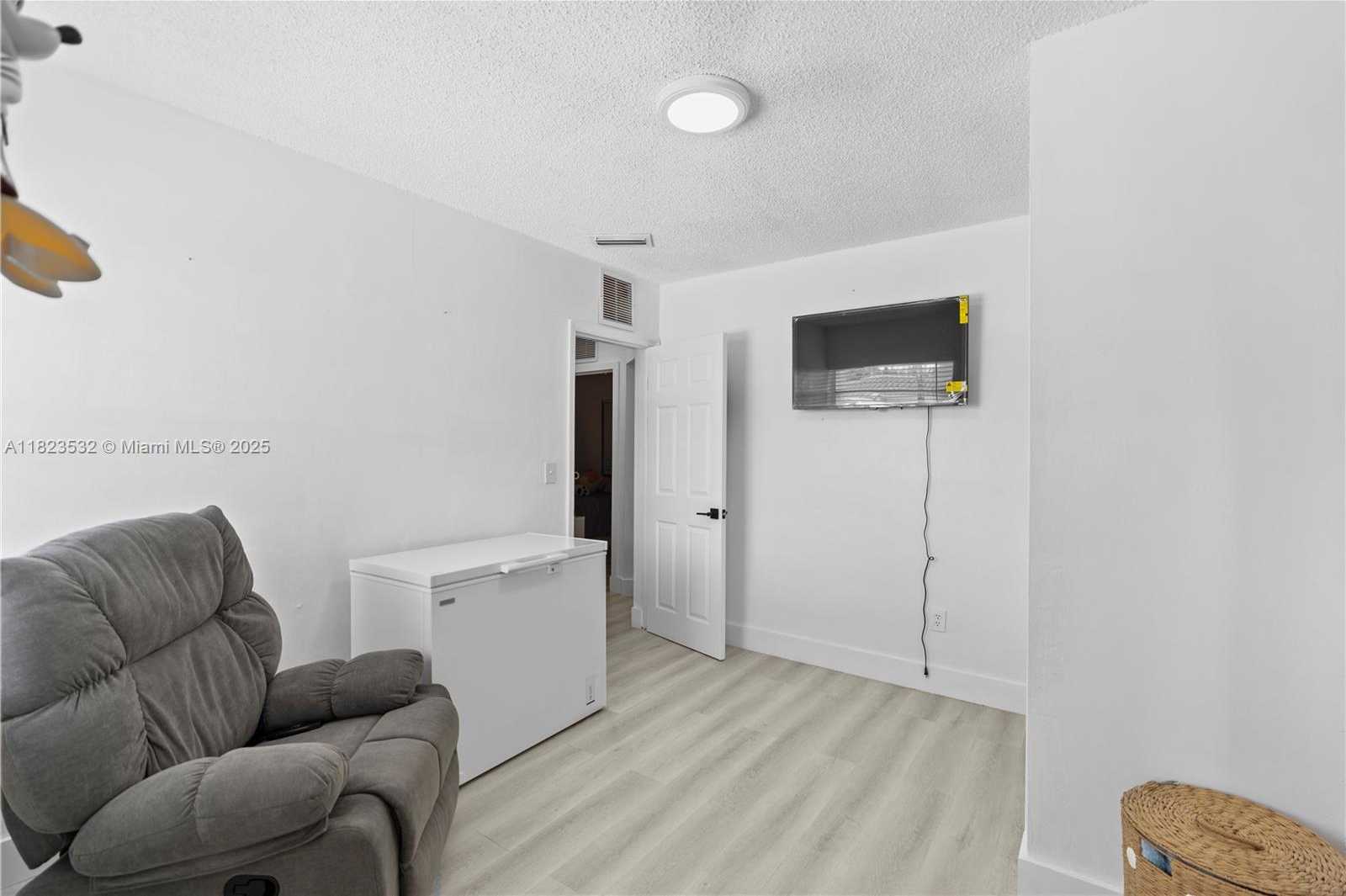 Small Image of 6474 PALM AVE, Hialeah Number 43