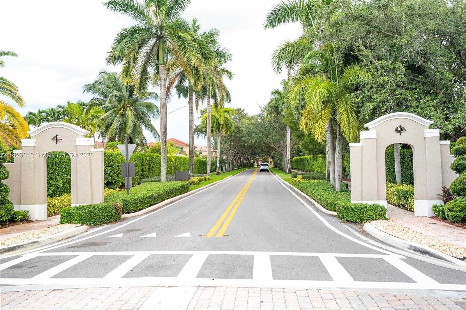 Small Image of 13216 SOUTH WEST 49TH CT, Miramar Number 3