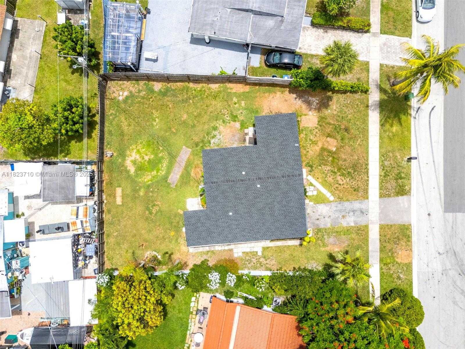 Small Image of 6117 NORTH WEST 9TH ST, Margate Number 23