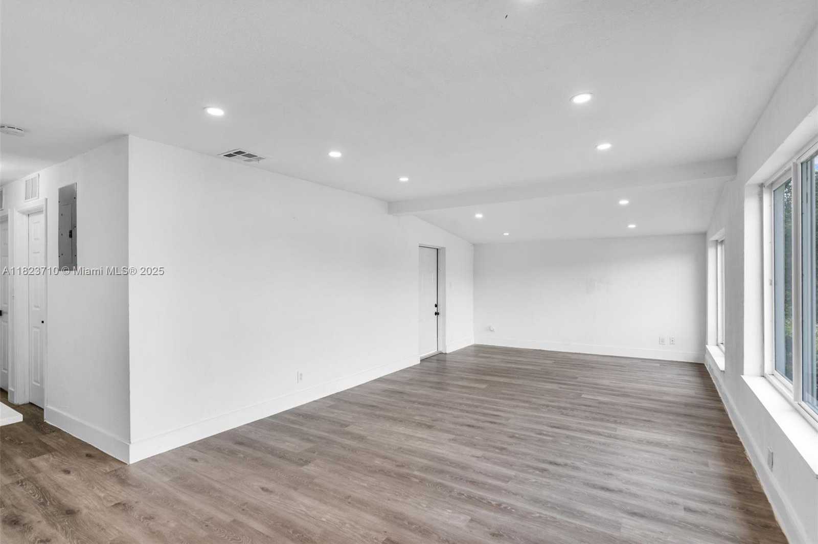Small Image of 6117 NORTH WEST 9TH ST, Margate Number 4