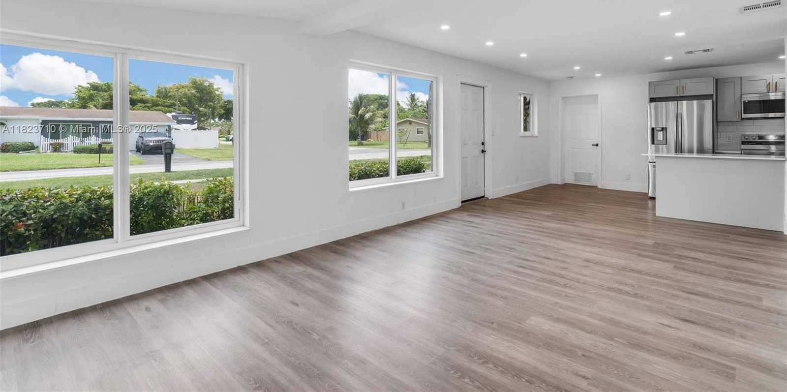 Small Image of 6117 NORTH WEST 9TH ST, Margate Number 5
