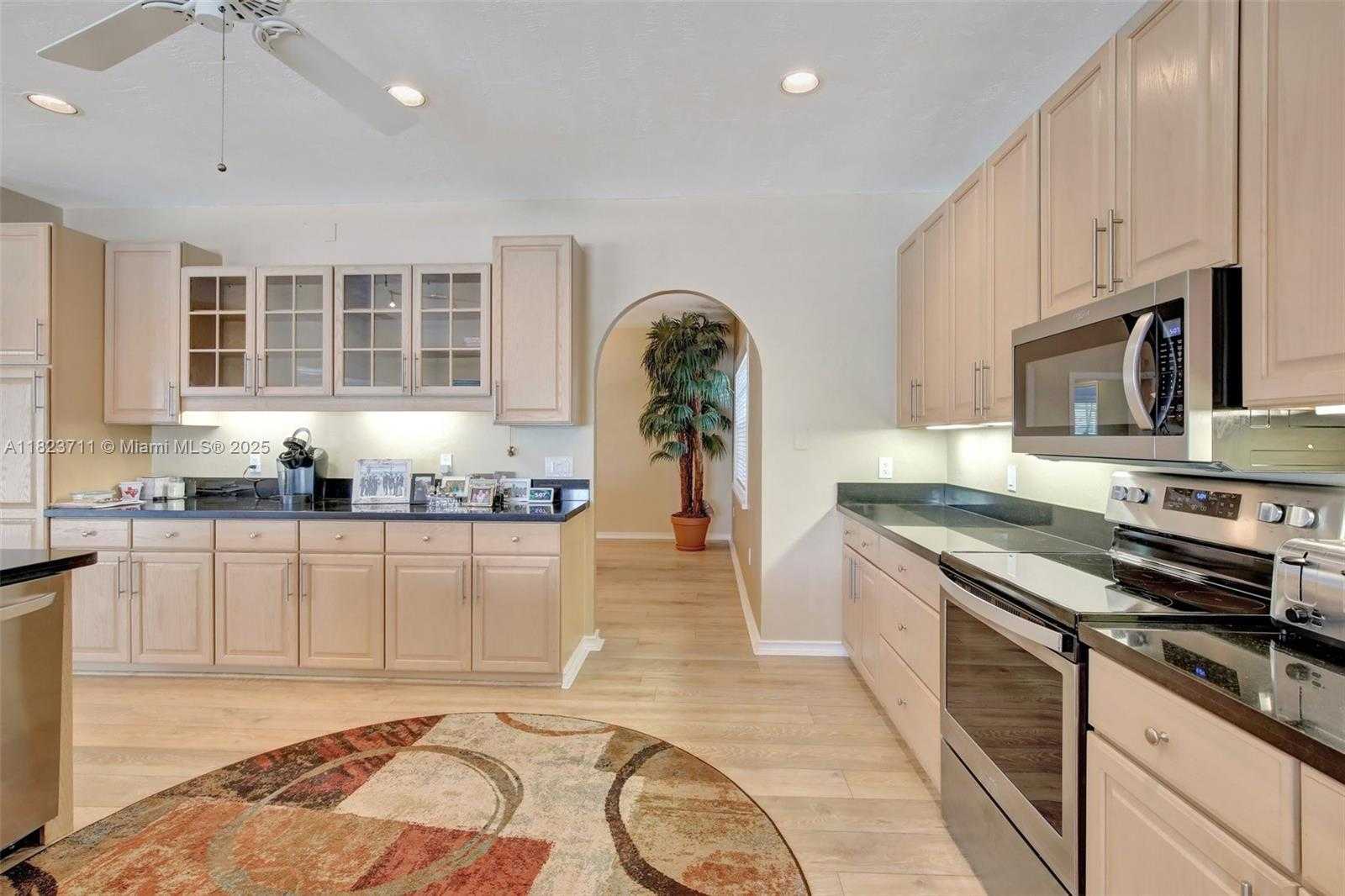 Small Image of 20406 SOUTH WEST 54TH PL, Pembroke Pines Number 23