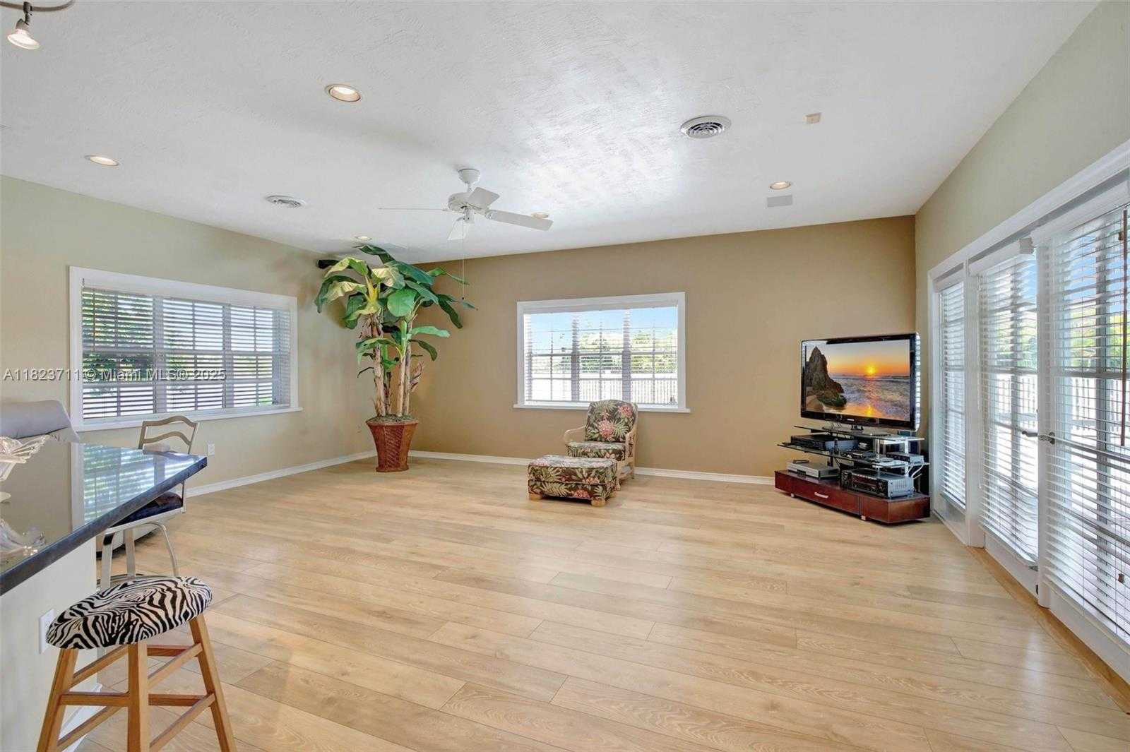 Small Image of 20406 SOUTH WEST 54TH PL, Pembroke Pines Number 25