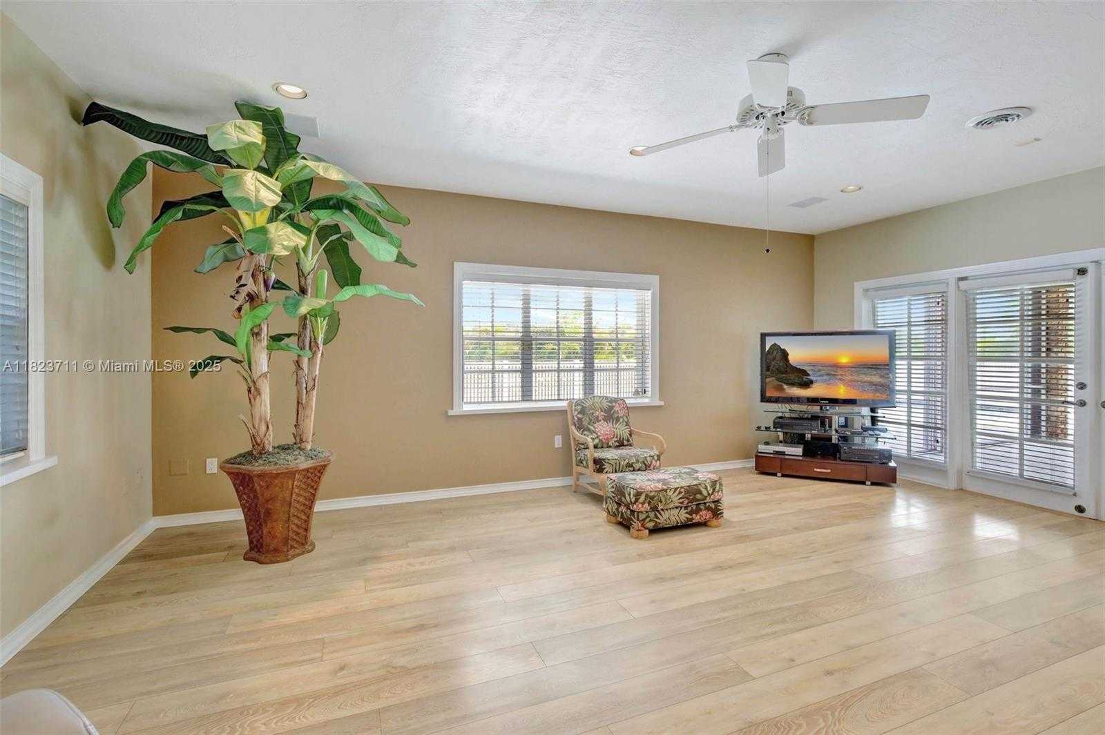 Small Image of 20406 SOUTH WEST 54TH PL, Pembroke Pines Number 26