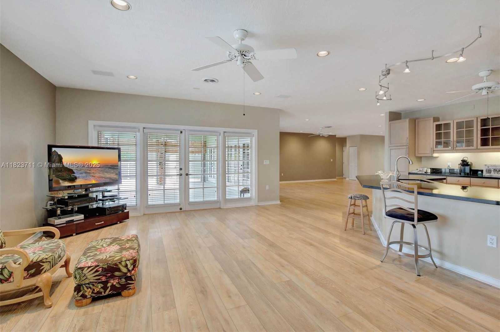 Small Image of 20406 SOUTH WEST 54TH PL, Pembroke Pines Number 27