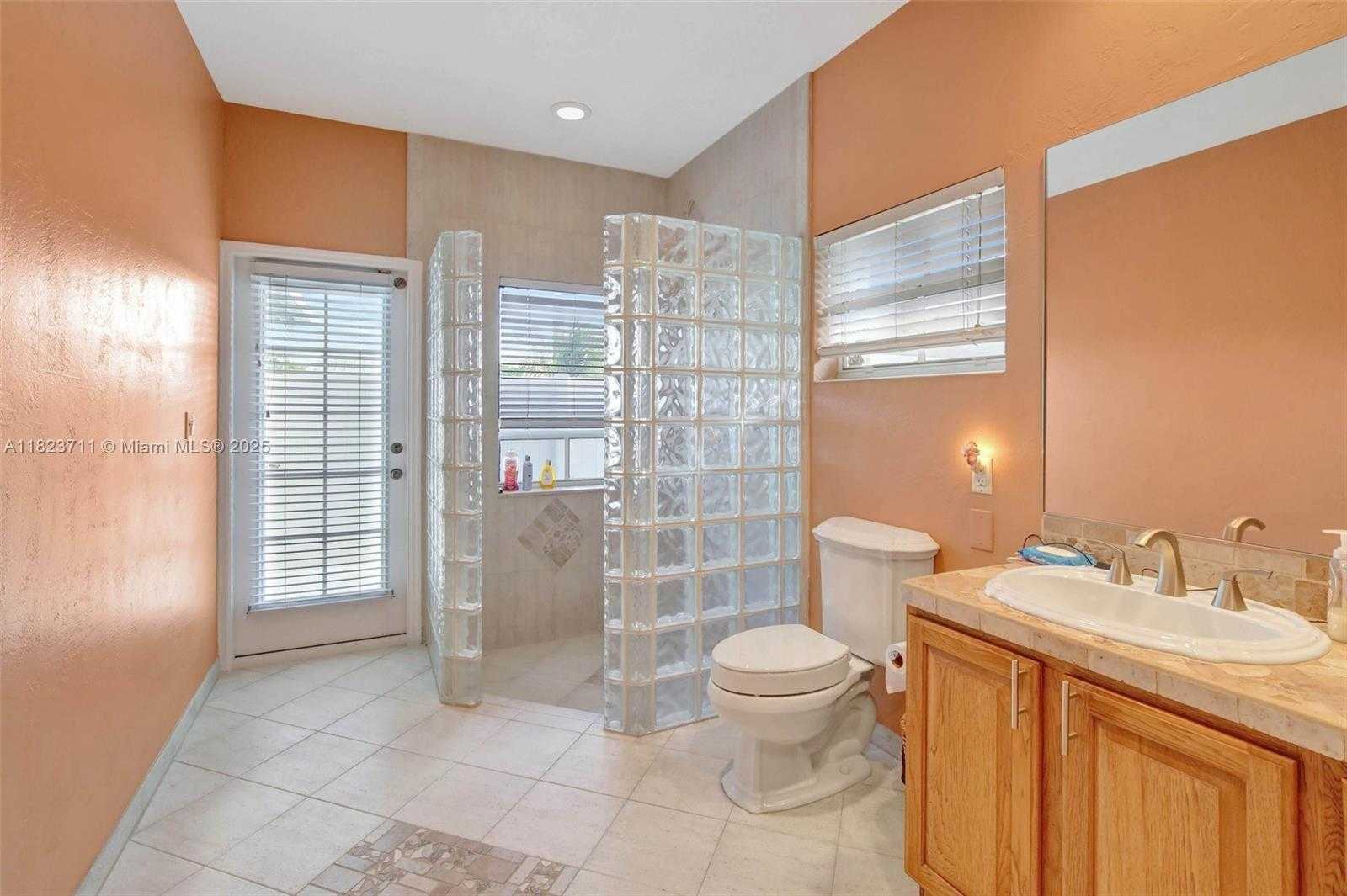 Small Image of 20406 SOUTH WEST 54TH PL, Pembroke Pines Number 37