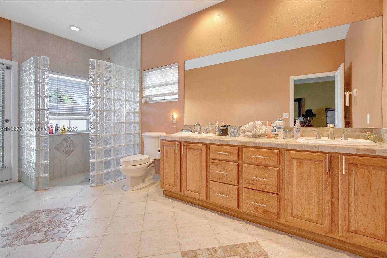 Small Image of 20406 SOUTH WEST 54TH PL, Pembroke Pines Number 38