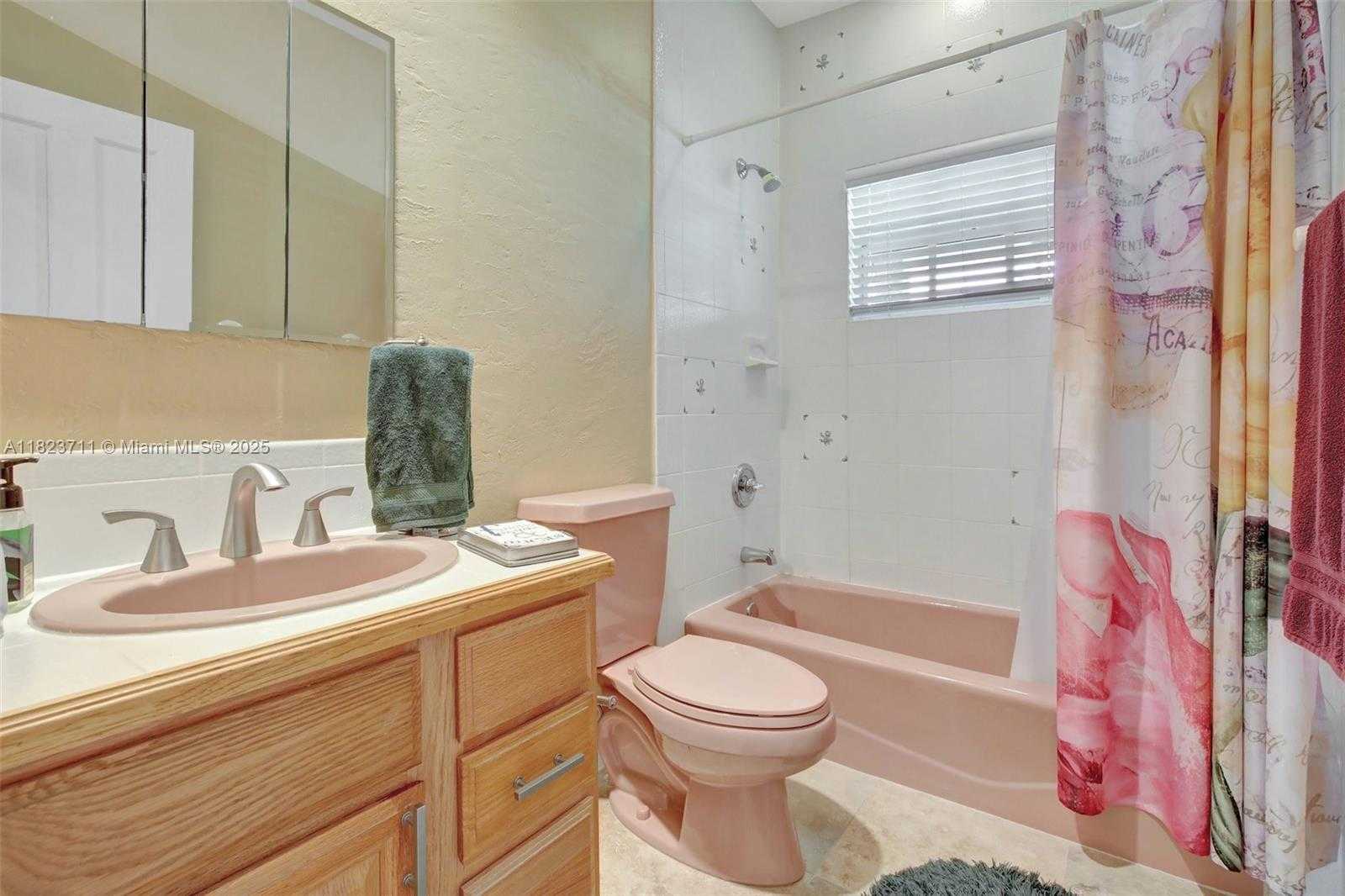 Small Image of 20406 SOUTH WEST 54TH PL, Pembroke Pines Number 44