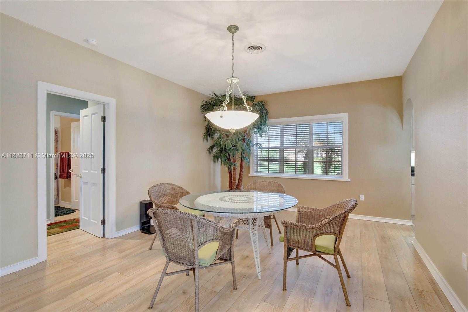Small Image of 20406 SOUTH WEST 54TH PL, Pembroke Pines Number 46