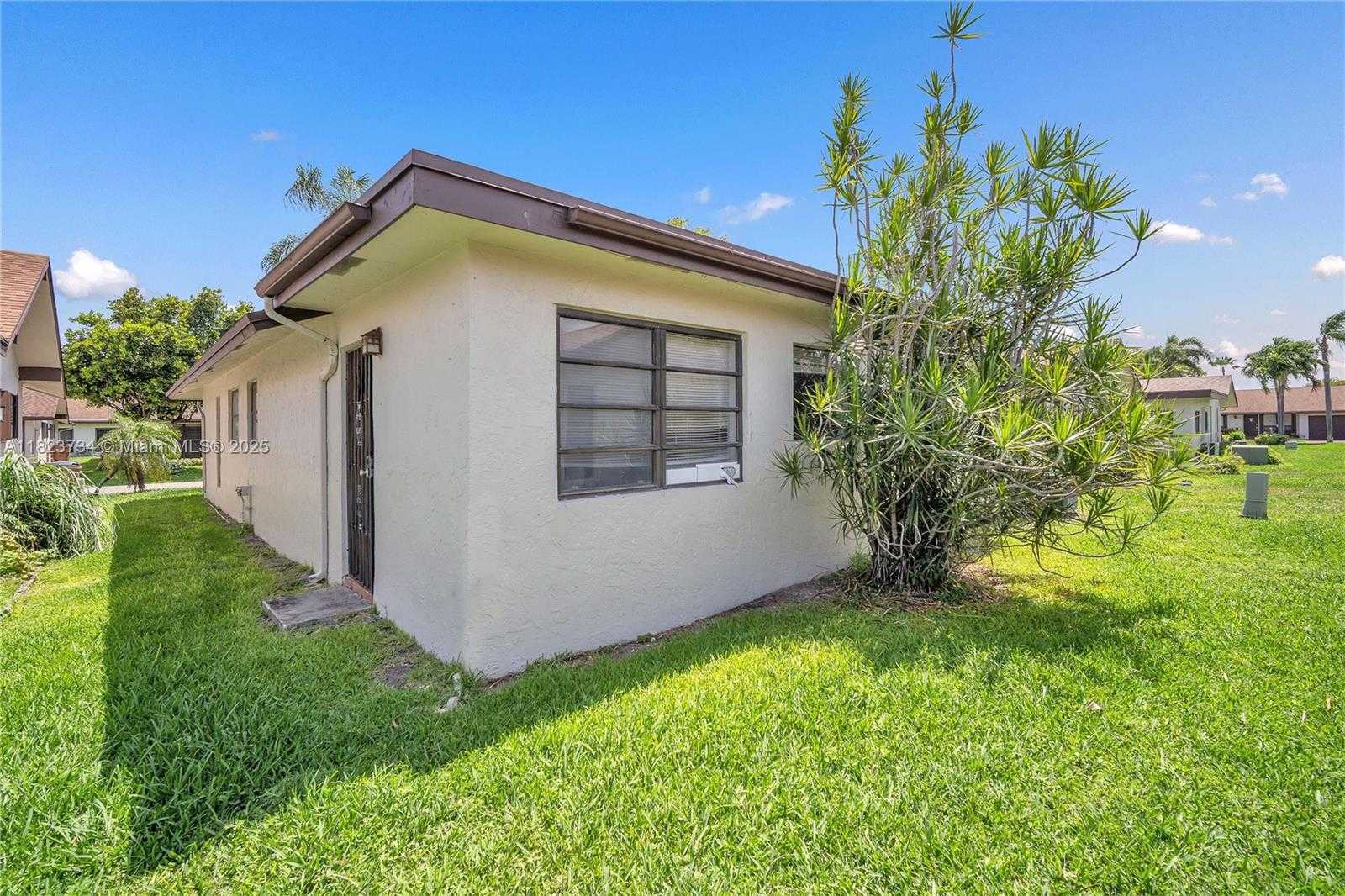 Small Image of 2035 SOUTH WEST 15TH CT, Deerfield Beach Number 27