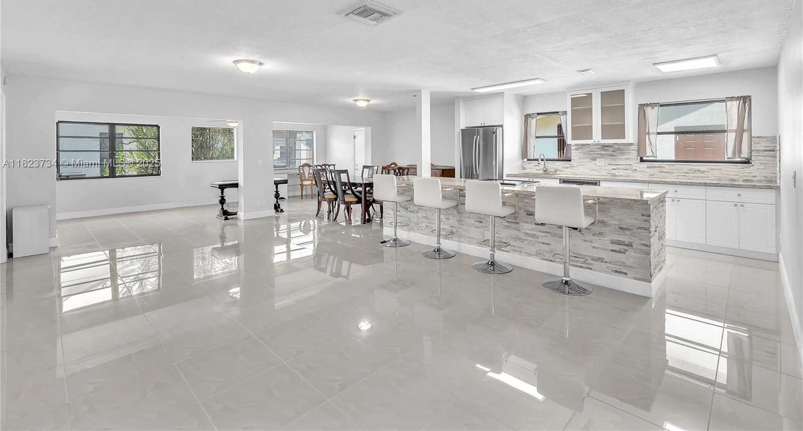 Small Image of 2035 SOUTH WEST 15TH CT, Deerfield Beach Number 4