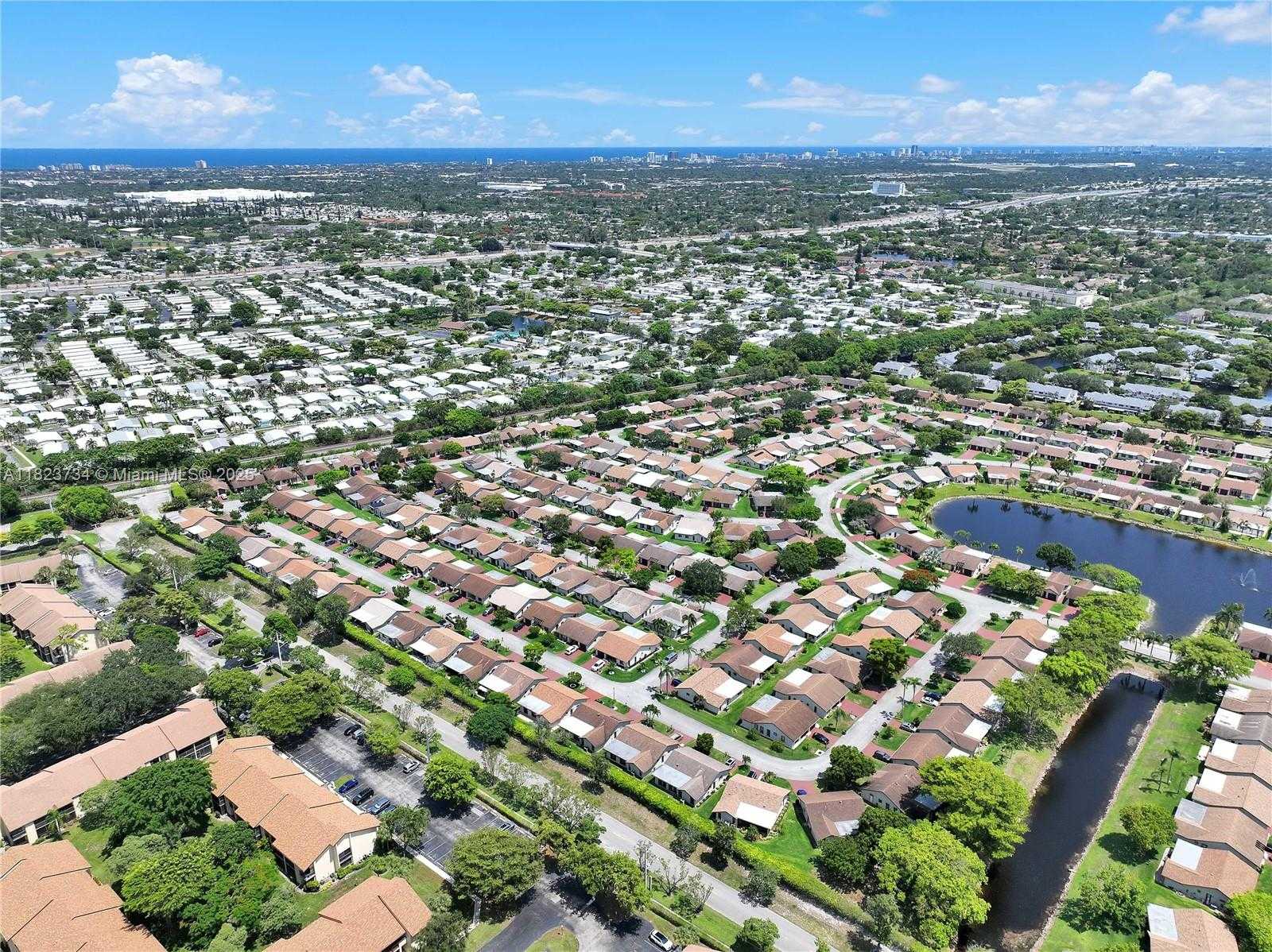 Small Image of 2035 SOUTH WEST 15TH CT, Deerfield Beach Number 6