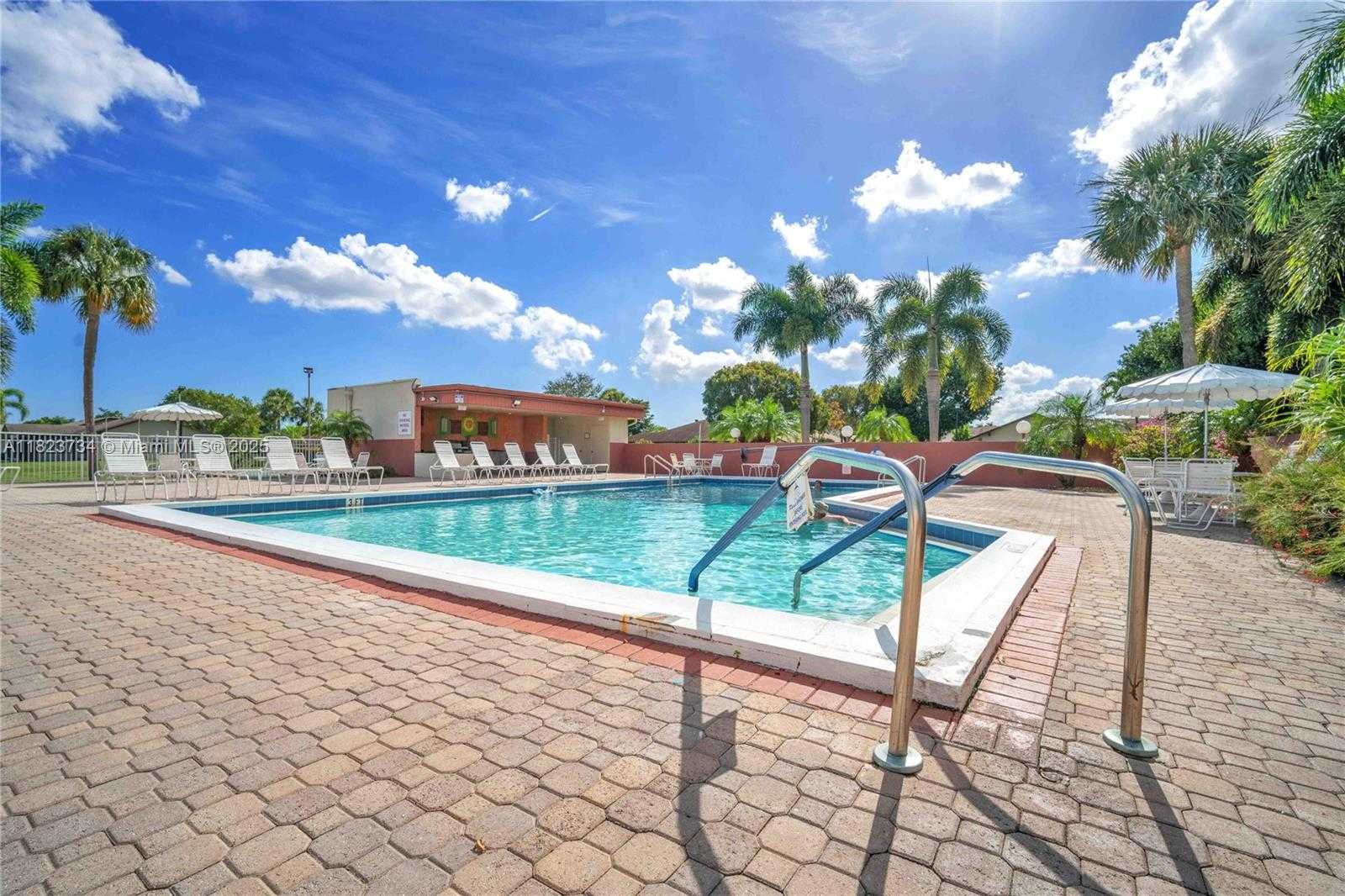 Small Image of 2035 SOUTH WEST 15TH CT, Deerfield Beach Number 7