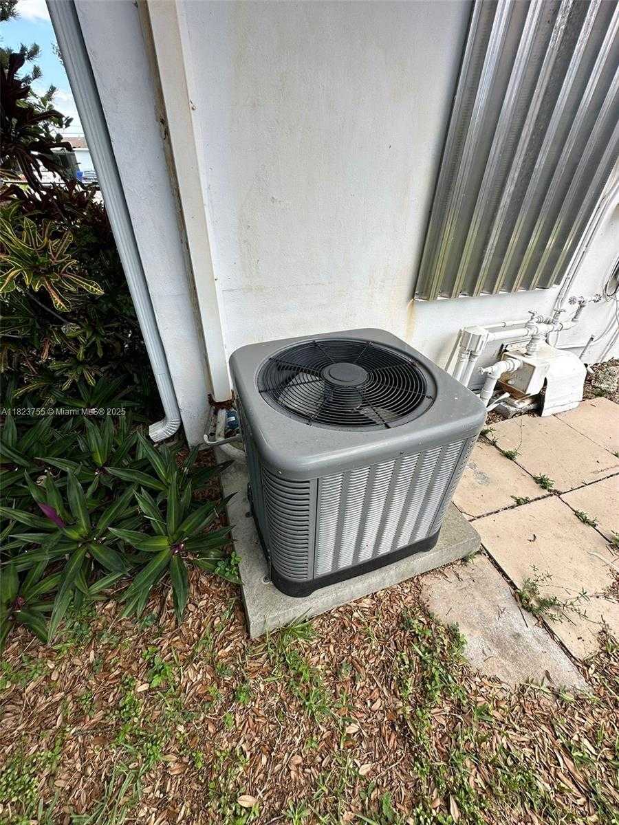 Small Image of 3180 NORTH EAST 10TH TER, Pompano Beach Number 8