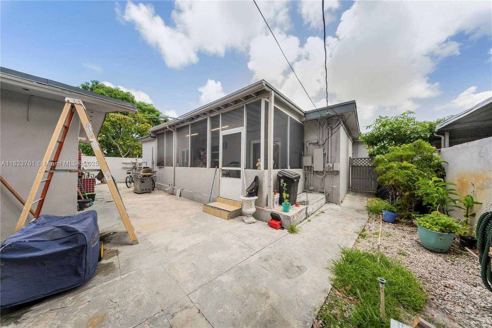 Small Image of 359 EAST 19TH ST, Hialeah Number 44