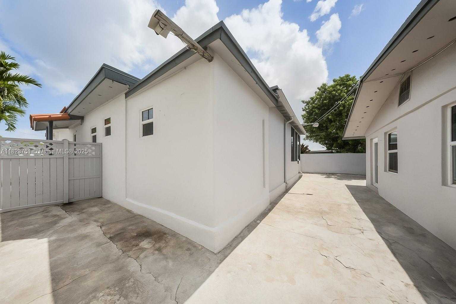 Small Image of 359 EAST 19TH ST, Hialeah Number 45