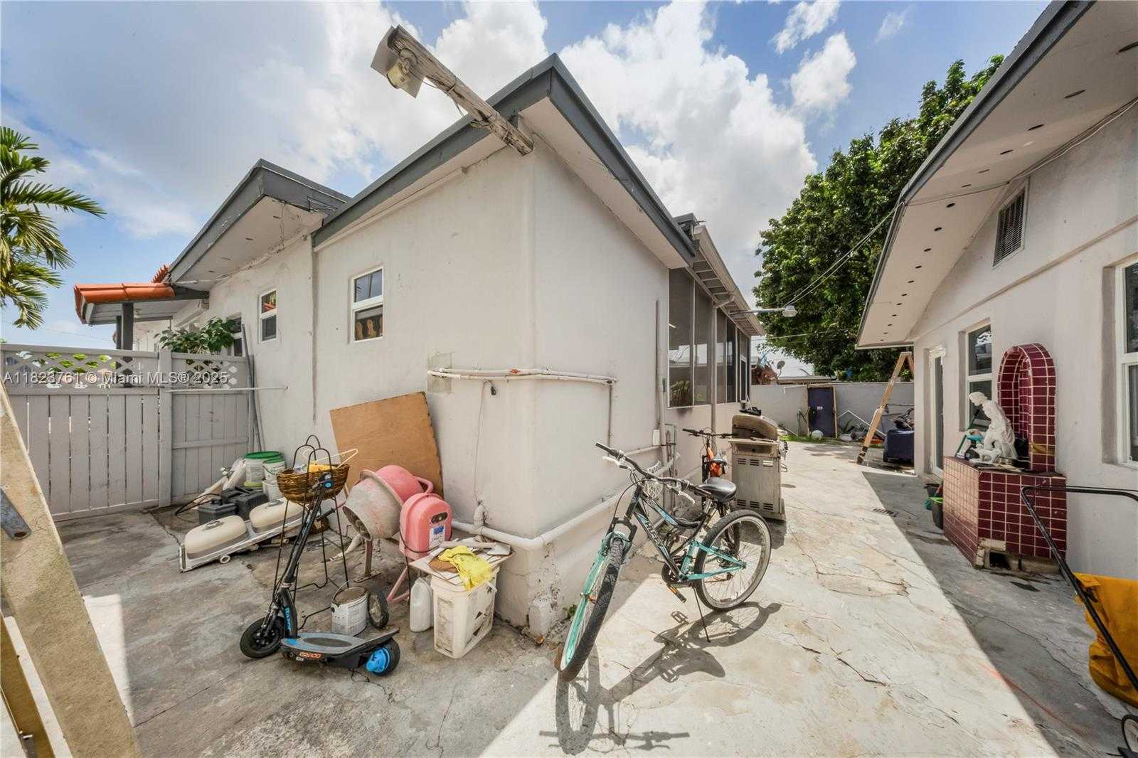 Small Image of 359 EAST 19TH ST, Hialeah Number 46