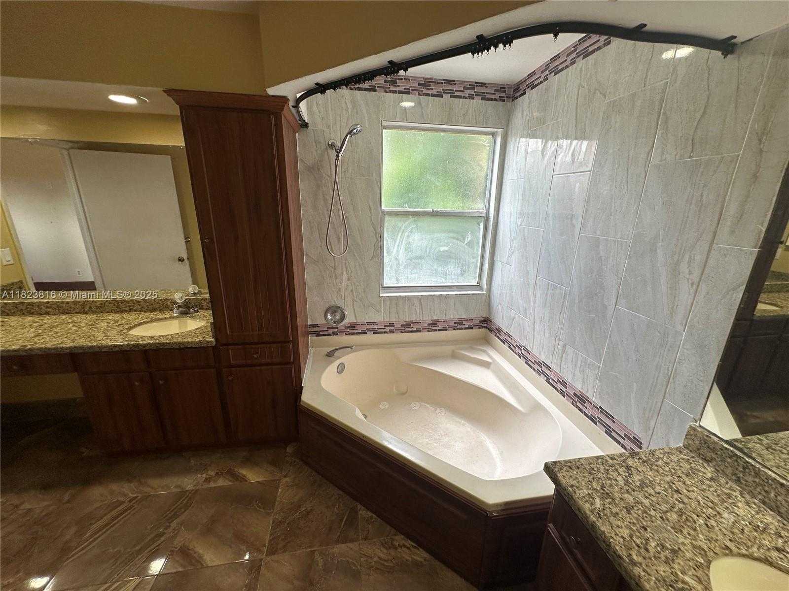 Small Image of 2660 HURON WAY, Miramar Number 26