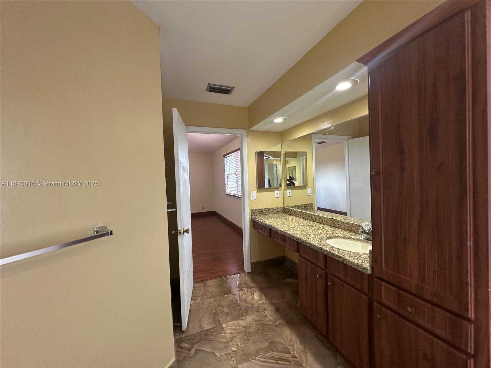 Small Image of 2660 HURON WAY, Miramar Number 27