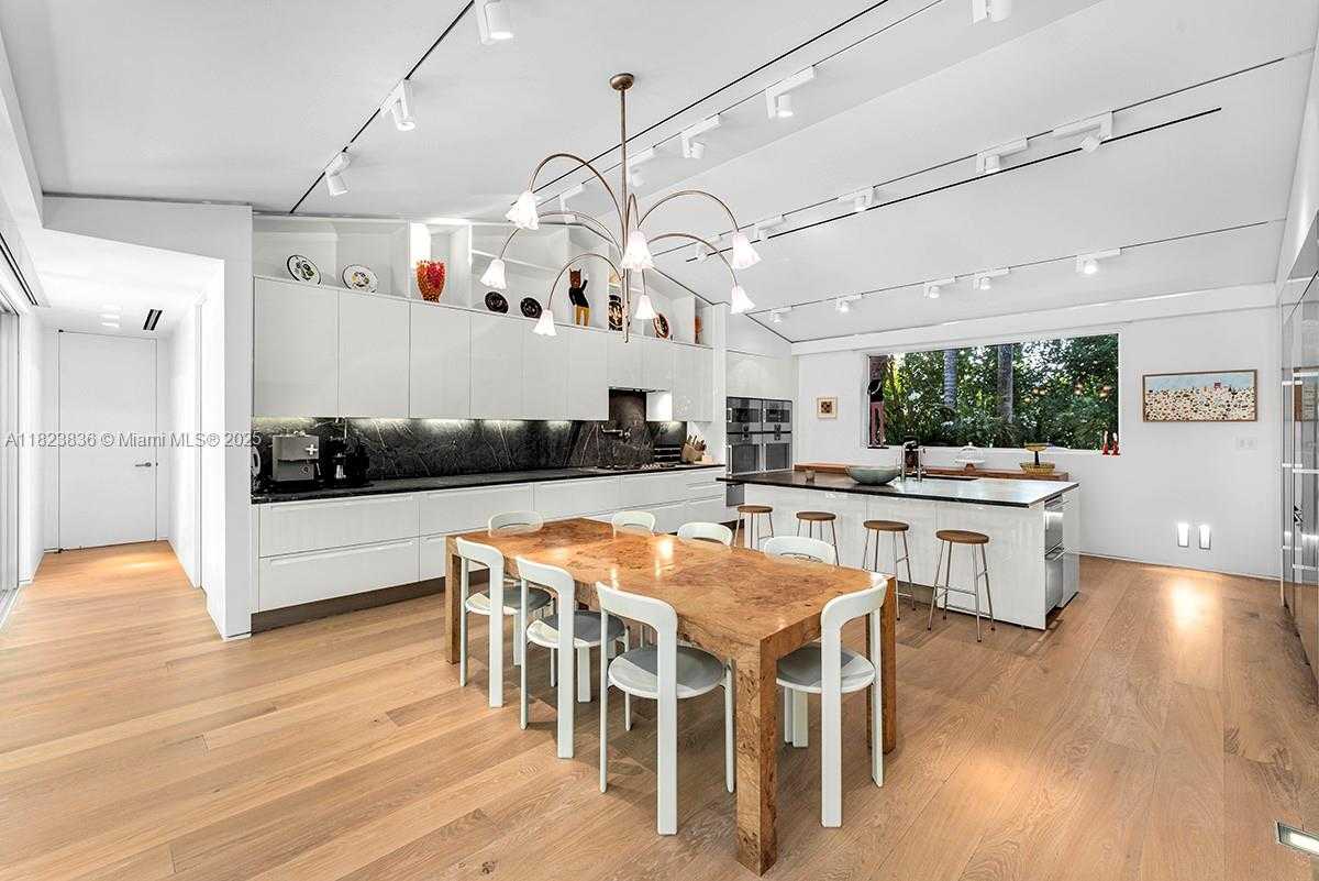 Small Image of 11 LA GORCE CIR, Miami Beach Number 10