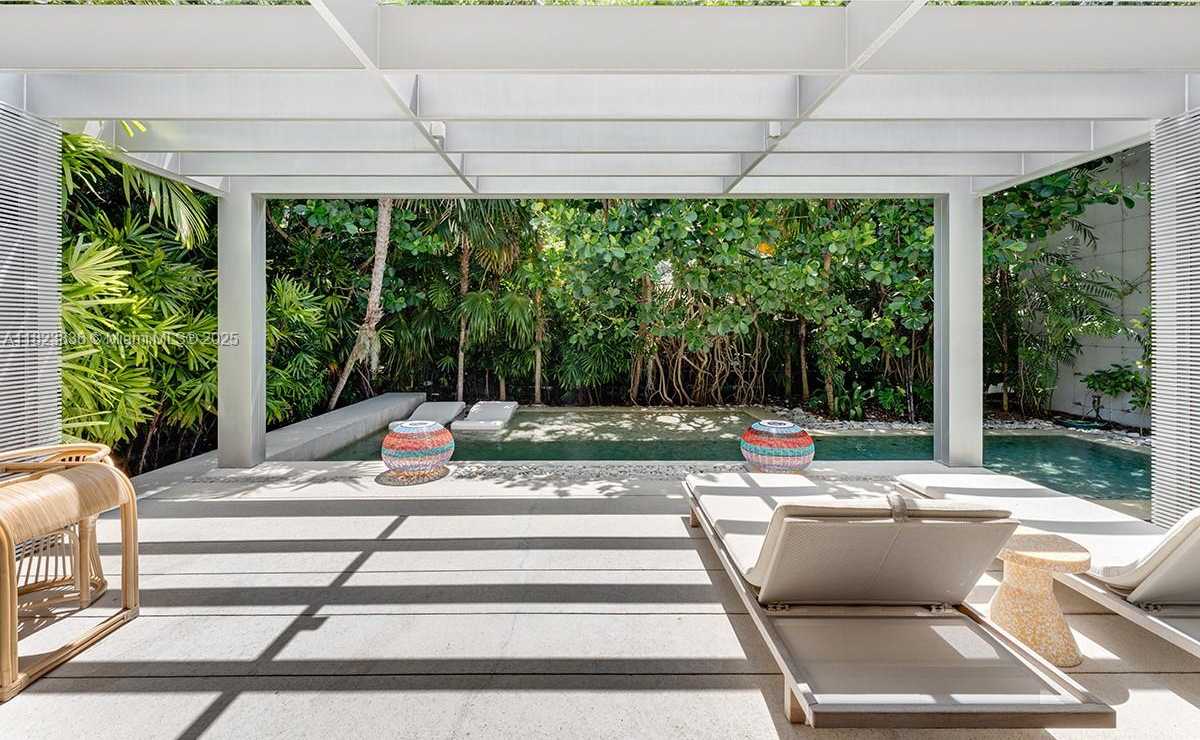 Small Image of 11 LA GORCE CIR, Miami Beach Number 13