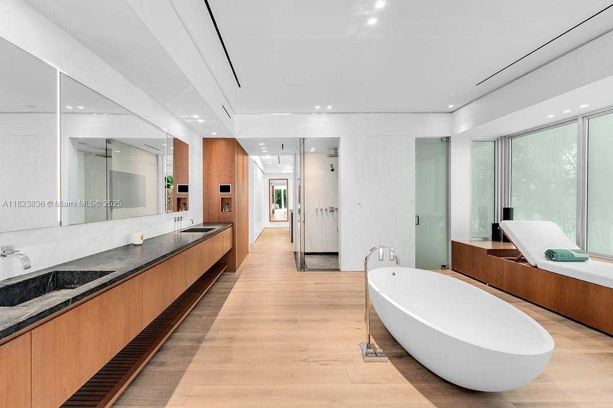 Small Image of 11 LA GORCE CIR, Miami Beach Number 15