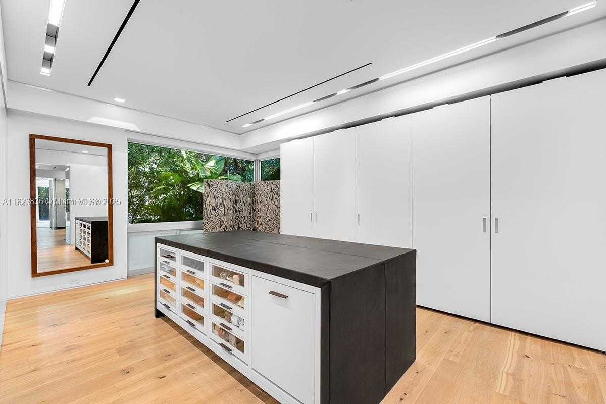 Small Image of 11 LA GORCE CIR, Miami Beach Number 17