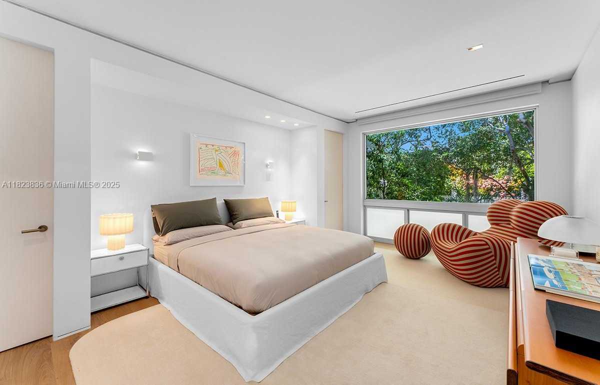 Small Image of 11 LA GORCE CIR, Miami Beach Number 18