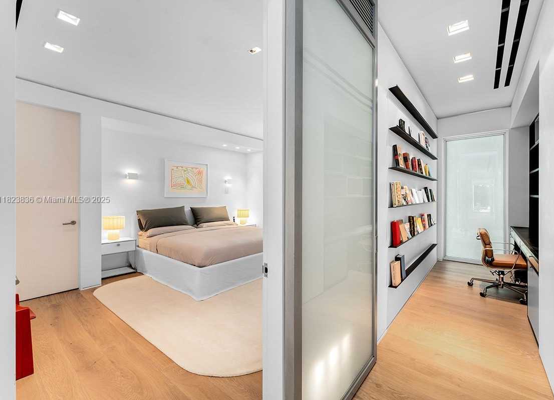Small Image of 11 LA GORCE CIR, Miami Beach Number 21