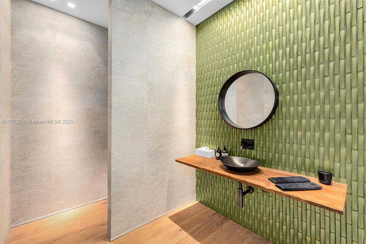 Small Image of 11 LA GORCE CIR, Miami Beach Number 27