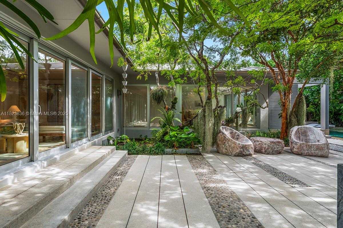 Small Image of 11 LA GORCE CIR, Miami Beach Number 29