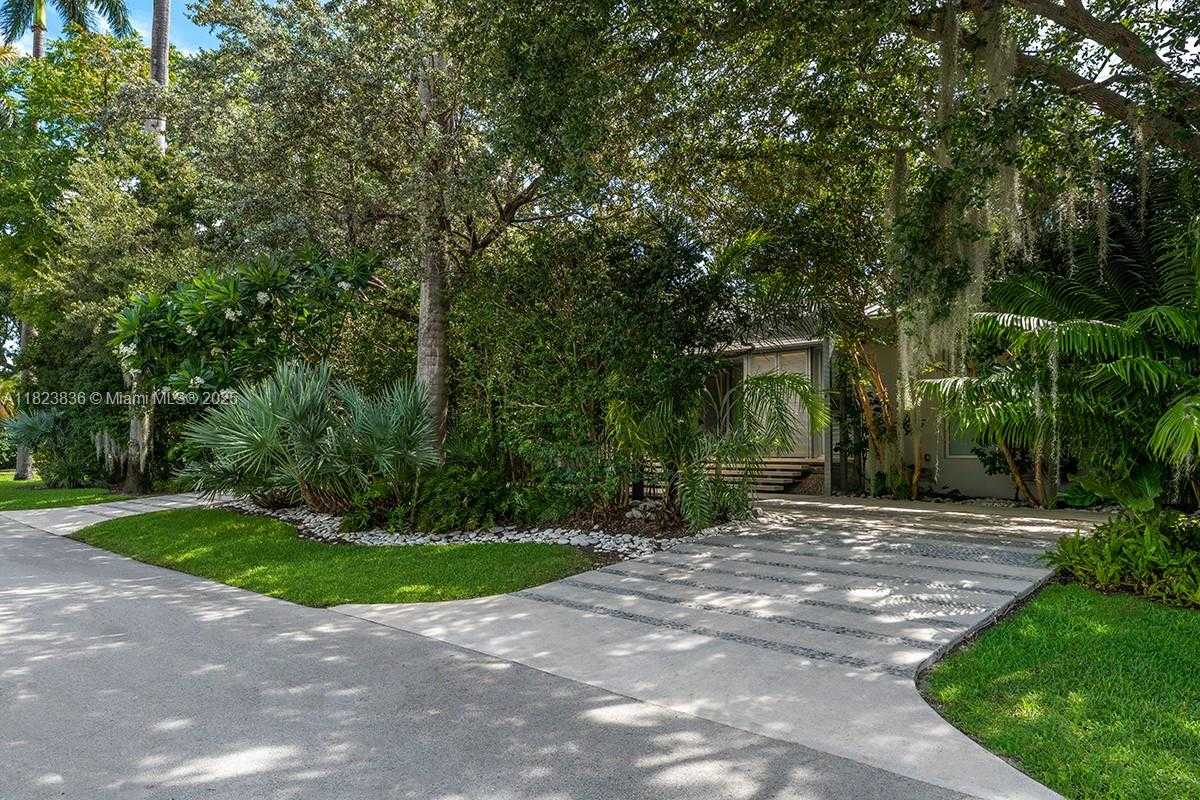 Small Image of 11 LA GORCE CIR, Miami Beach Number 33