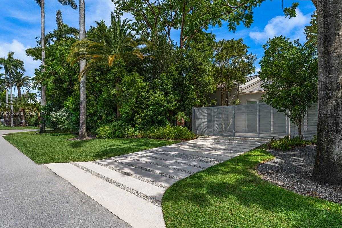 Small Image of 11 LA GORCE CIR, Miami Beach Number 34