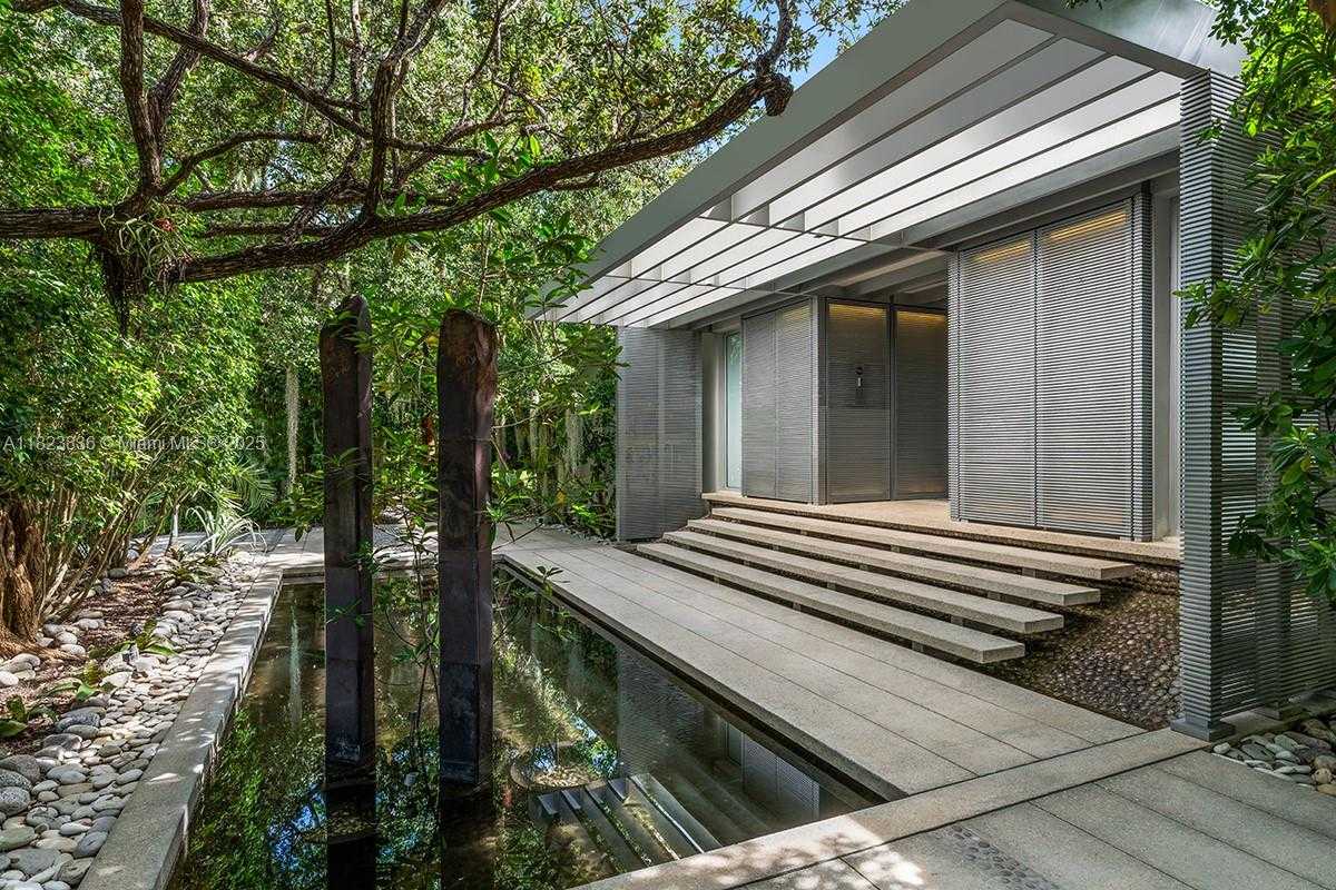 Small Image of 11 LA GORCE CIR, Miami Beach Number 35